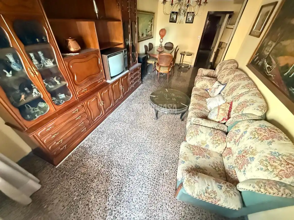 Living room of Flat for sale in Zaragoza  with Heating, Storage room and Furnished