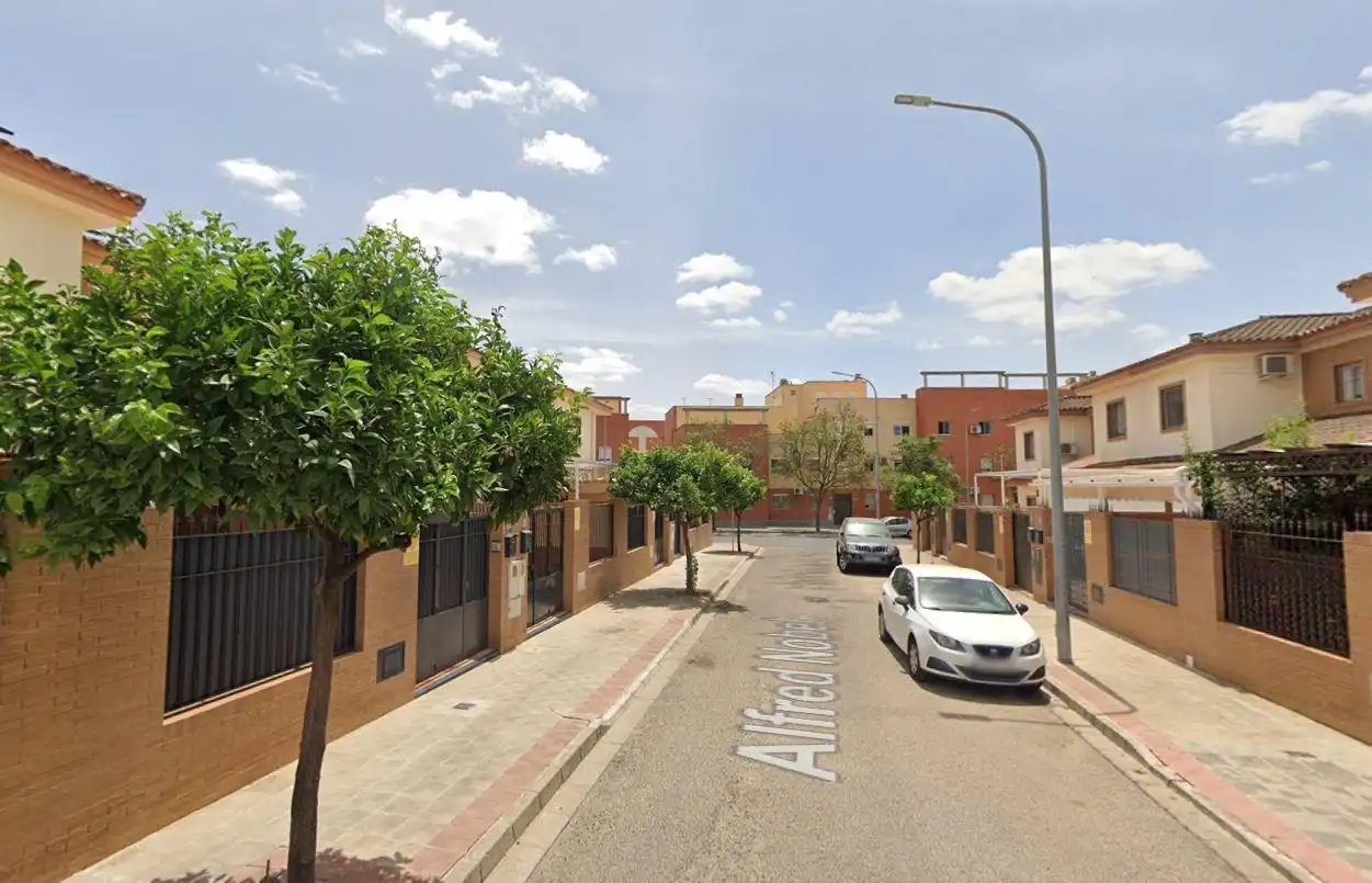 Exterior view of Houses for sale in Dos Hermanas