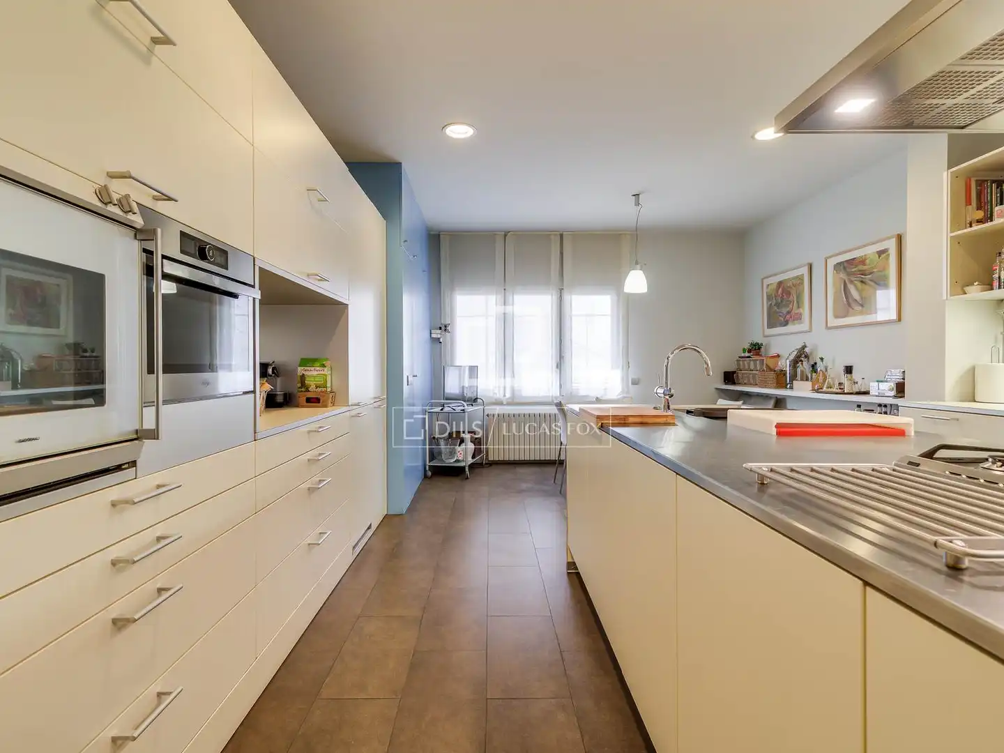 Küche von Wohnung zum Verkauf in Barcelona mit Klimaanlage, Heizung und Privatgarten