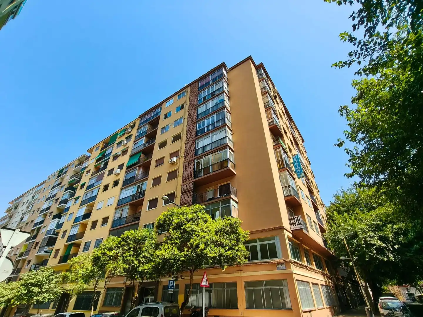 Außenansicht von Wohnung zur Miete in Zaragoza mit Heizung, Terrasse und Balkon