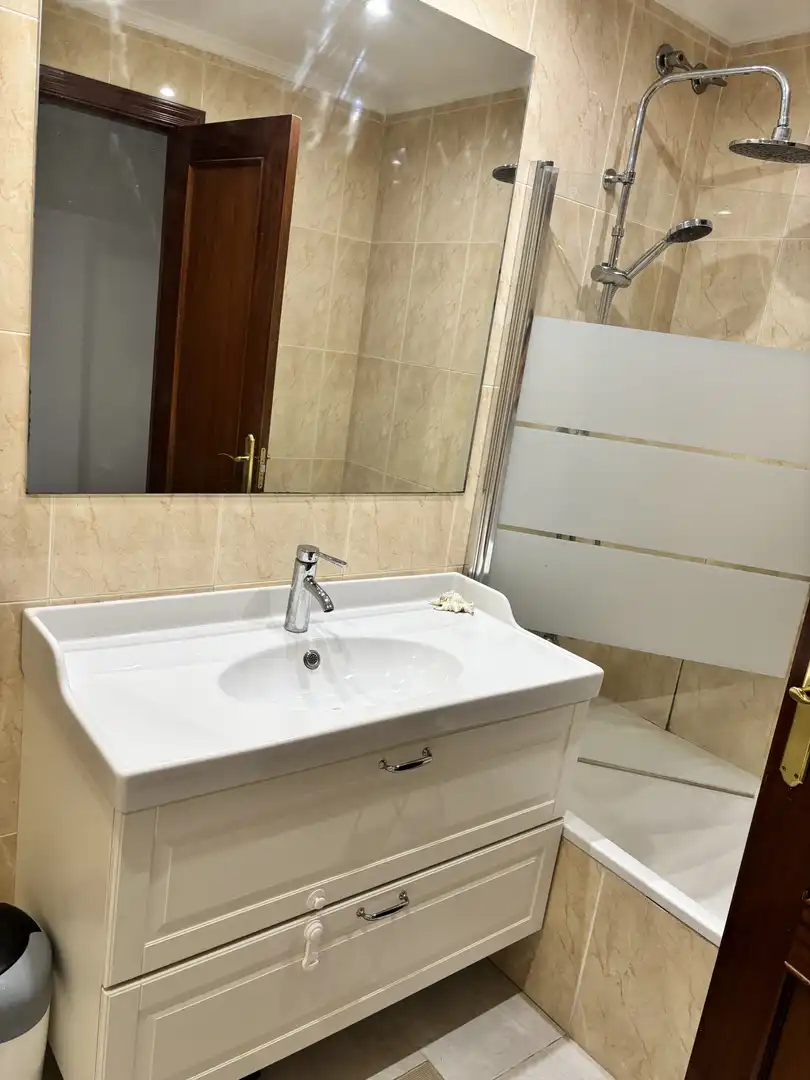 Badezimmer von Wohnung zum Verkauf in Castro-Urdiales mit Schwimmbad