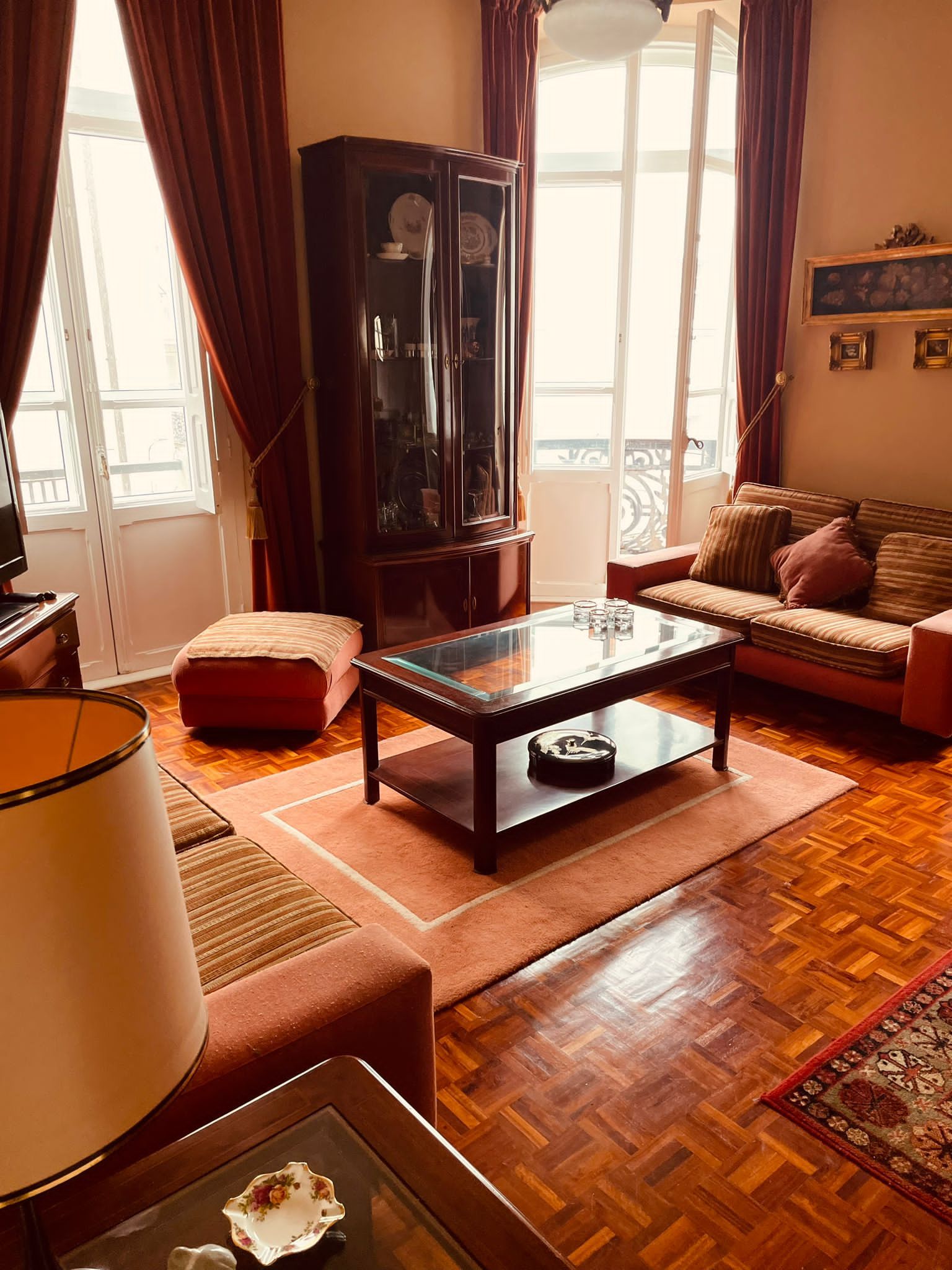 Sala d'estar de Pis de lloguer en Ferrol amb Calefacció, Parquet i Moblat