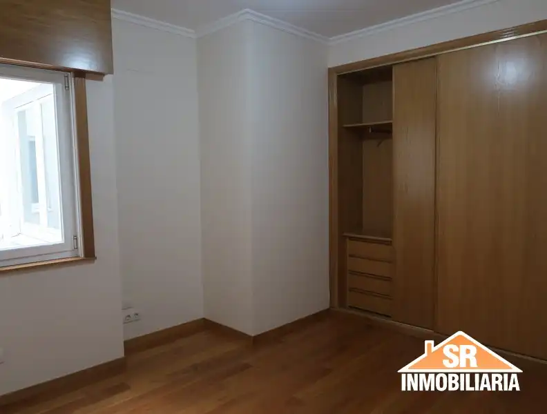 Dormitori de Pis de lloguer en A Coruña Capital  amb Calefacció, Parquet i Forn
