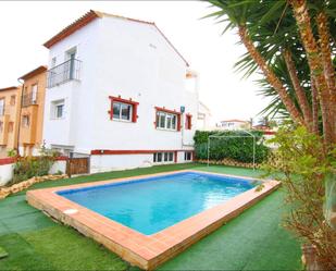 Jardí de Casa o xalet en venda en La Nucia amb Terrassa, Piscina i Balcó