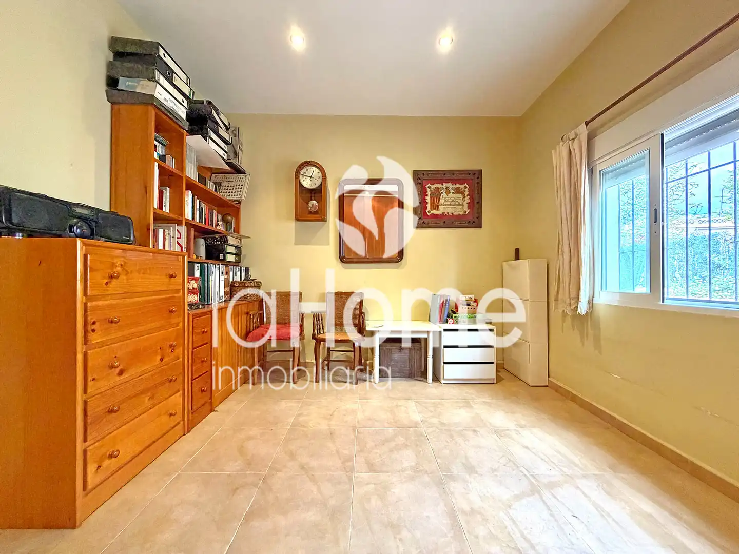 Haus oder Chalet zum Verkauf in Paterna mit Klimaanlage, Privatgarten und Terrasse