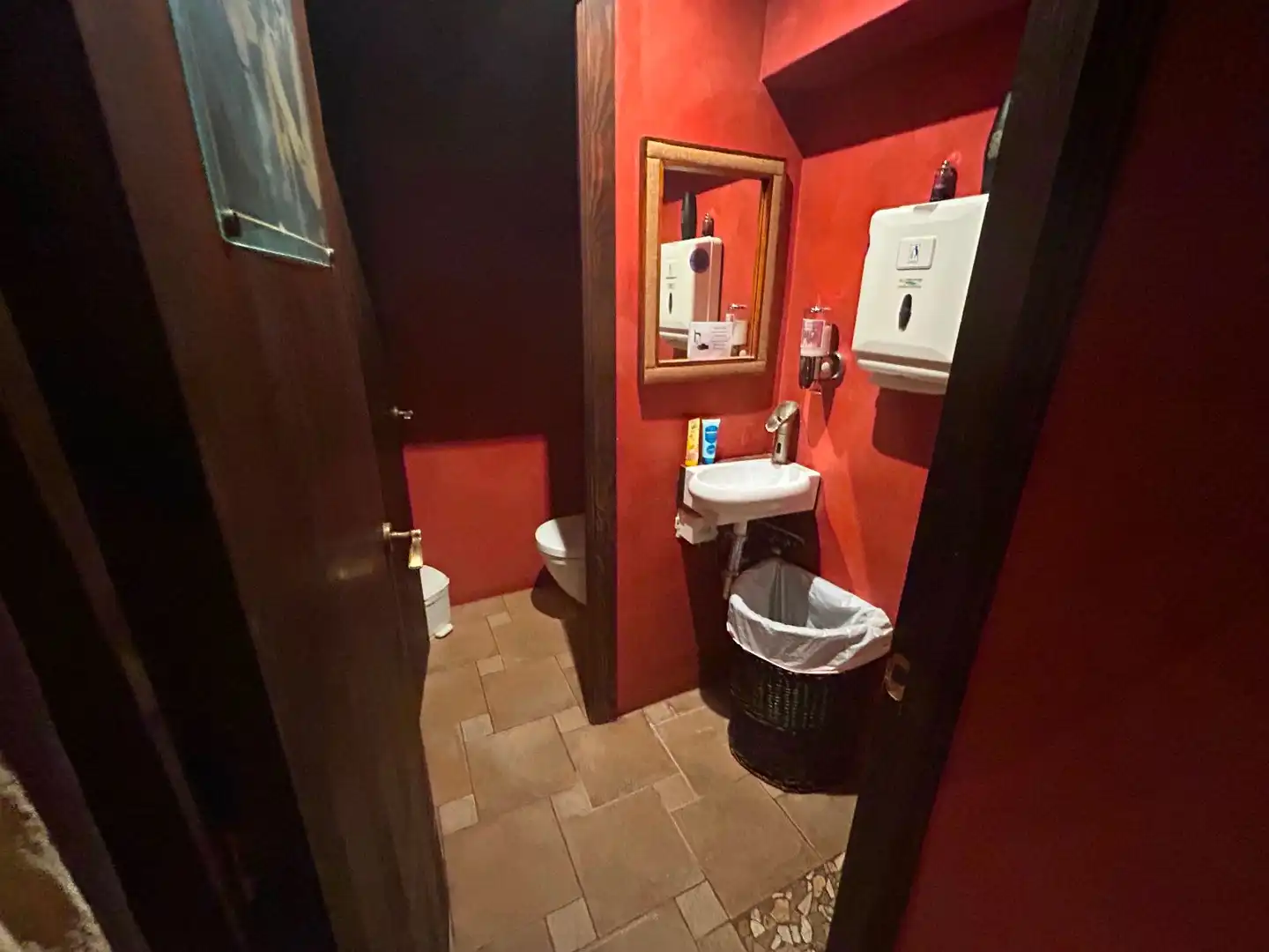 Badezimmer von Geschaftsraum zum Verkauf in Calvià mit Klimaanlage, Terrasse und Möbliert