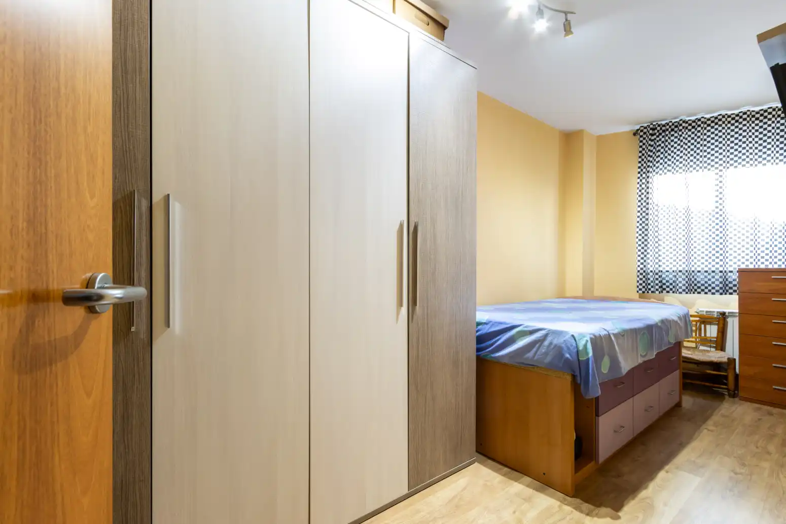 Bedroom of Flat for sale in Terrassa  with Air Conditioner, Heating and Parquet flooring