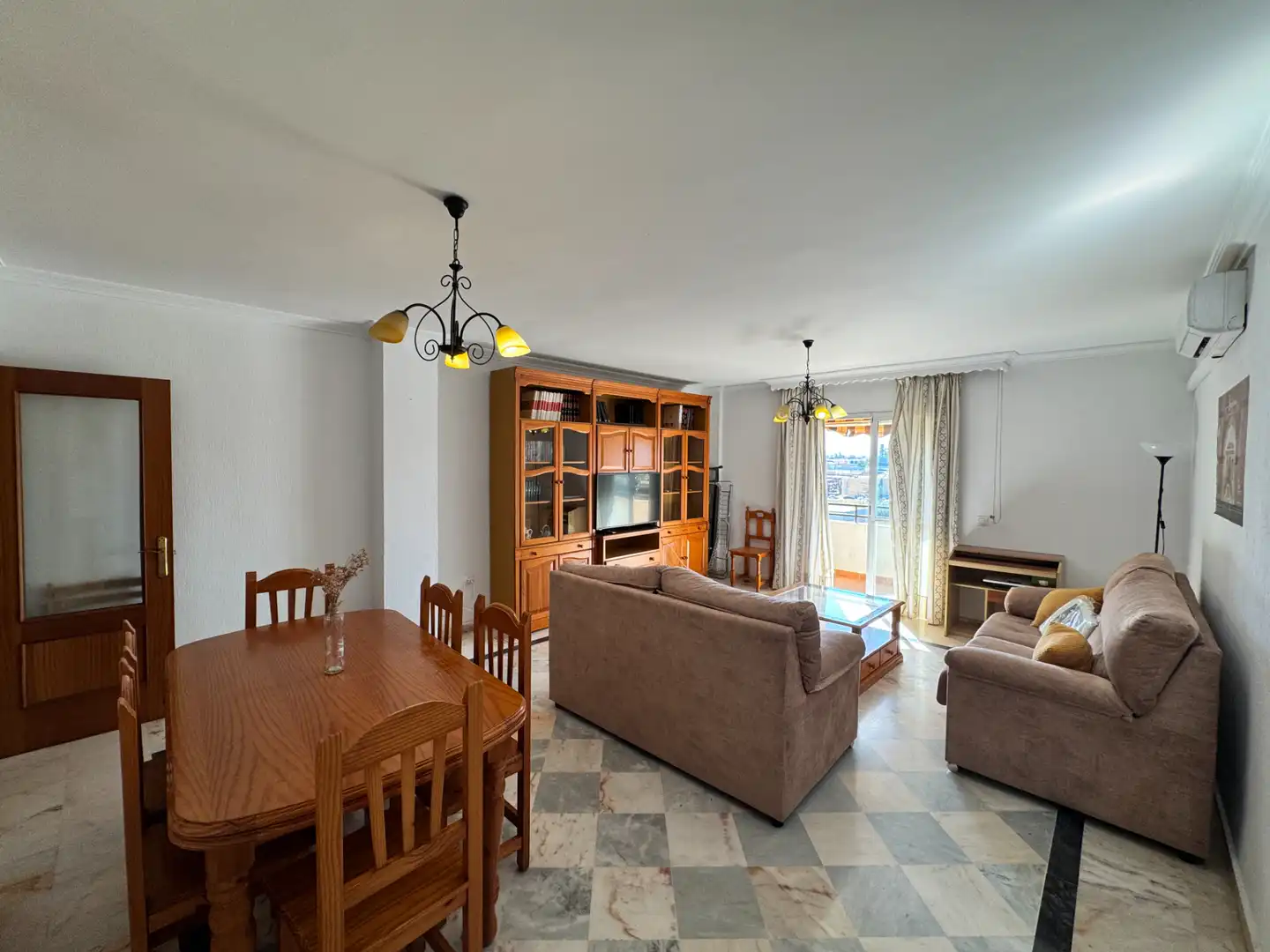 Sala d'estar de Pis per a compartir en Málaga amb Aire condicionat, Terrassa i Moblat