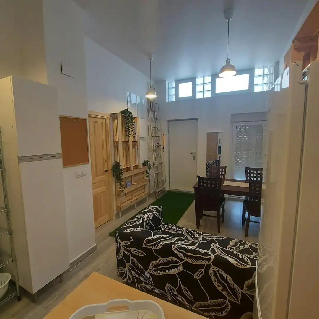 Living room of Flat for share in  Sevilla Capital  with Air Conditioner, Heating and Furnished