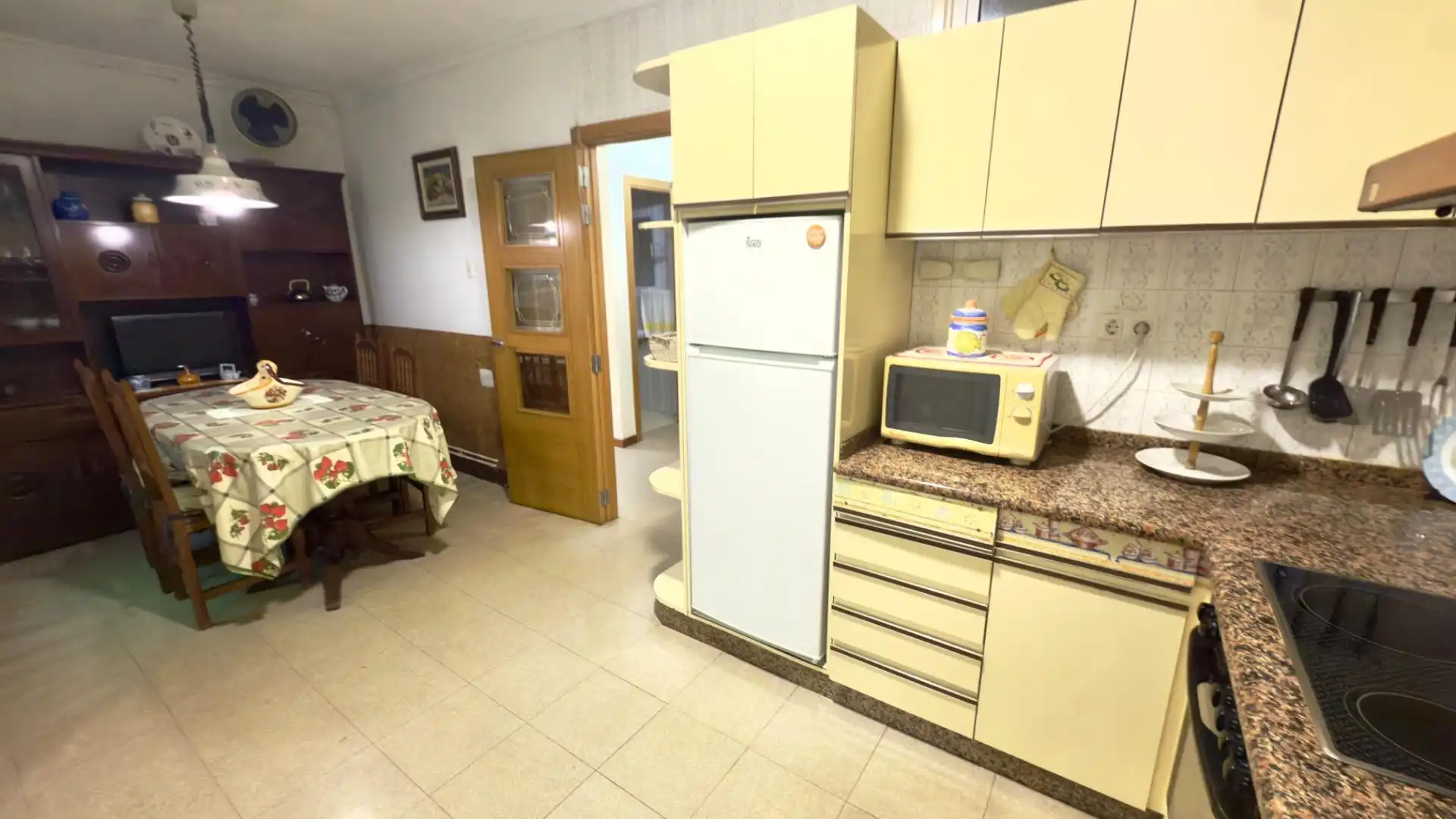 Kitchen of Houses for sale in Ourense Capital   with Private garden, Terrace and Furnished