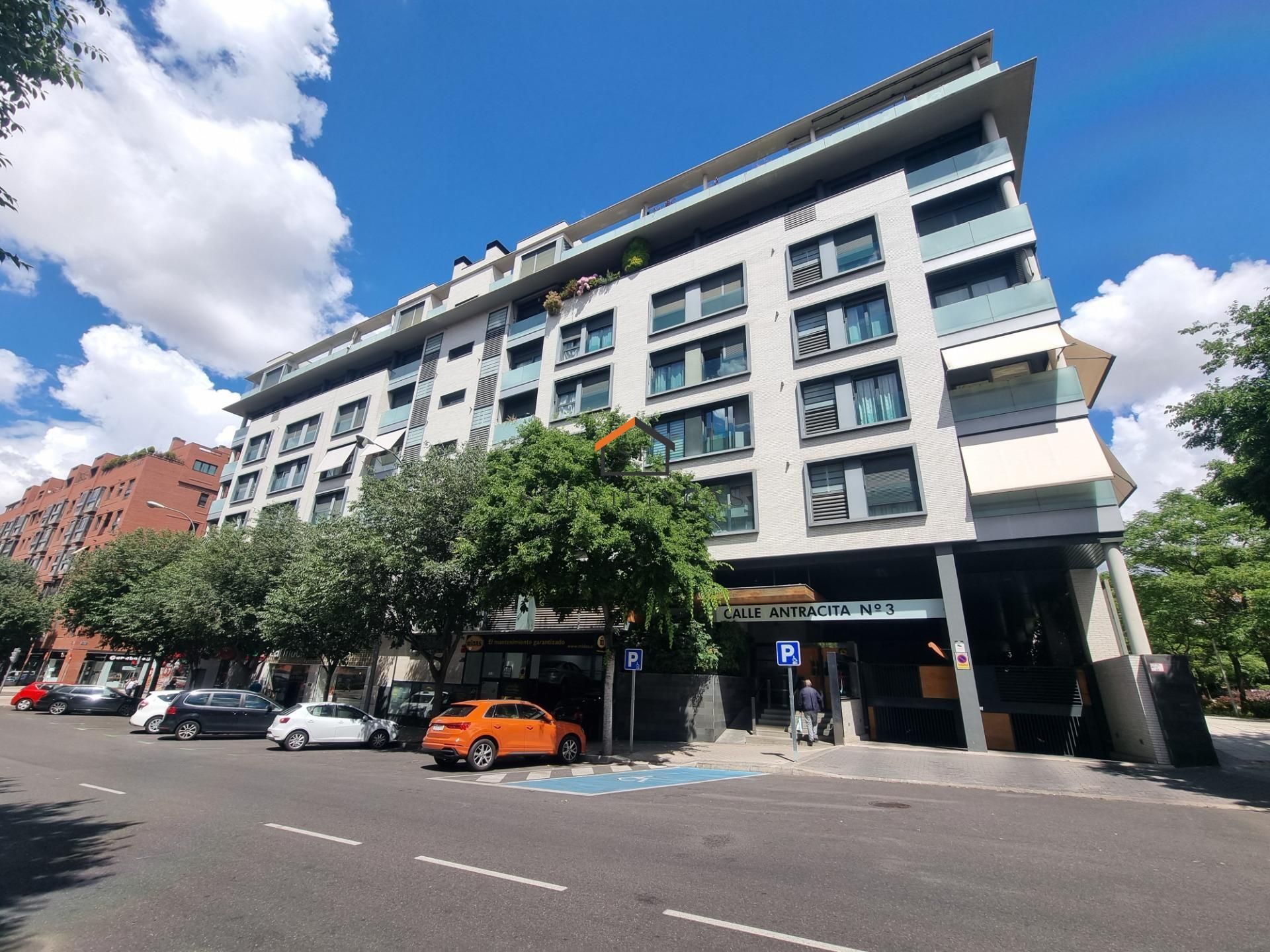 Exterior view of Flat to rent in  Madrid Capital  with Air Conditioner, Heating and Private garden