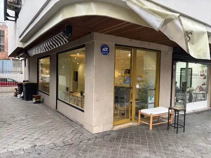 Local en traspaso en Madrid con Aire acondicionado, Terraza y Internet