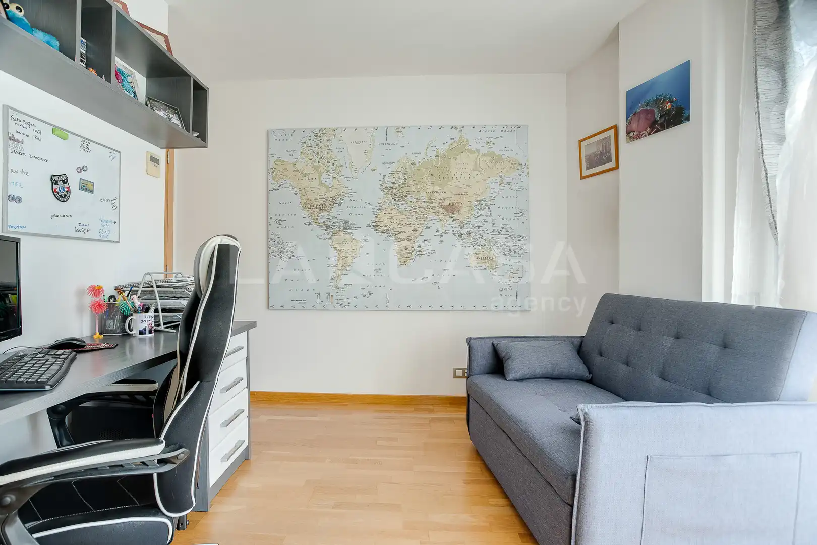 Sala d'estar de Pis en venda en Barcelona amb Piscina