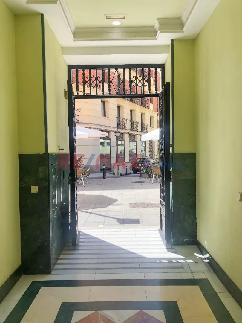 Flat for rent in Madrid  with Air Conditioner, Heating and Furnished