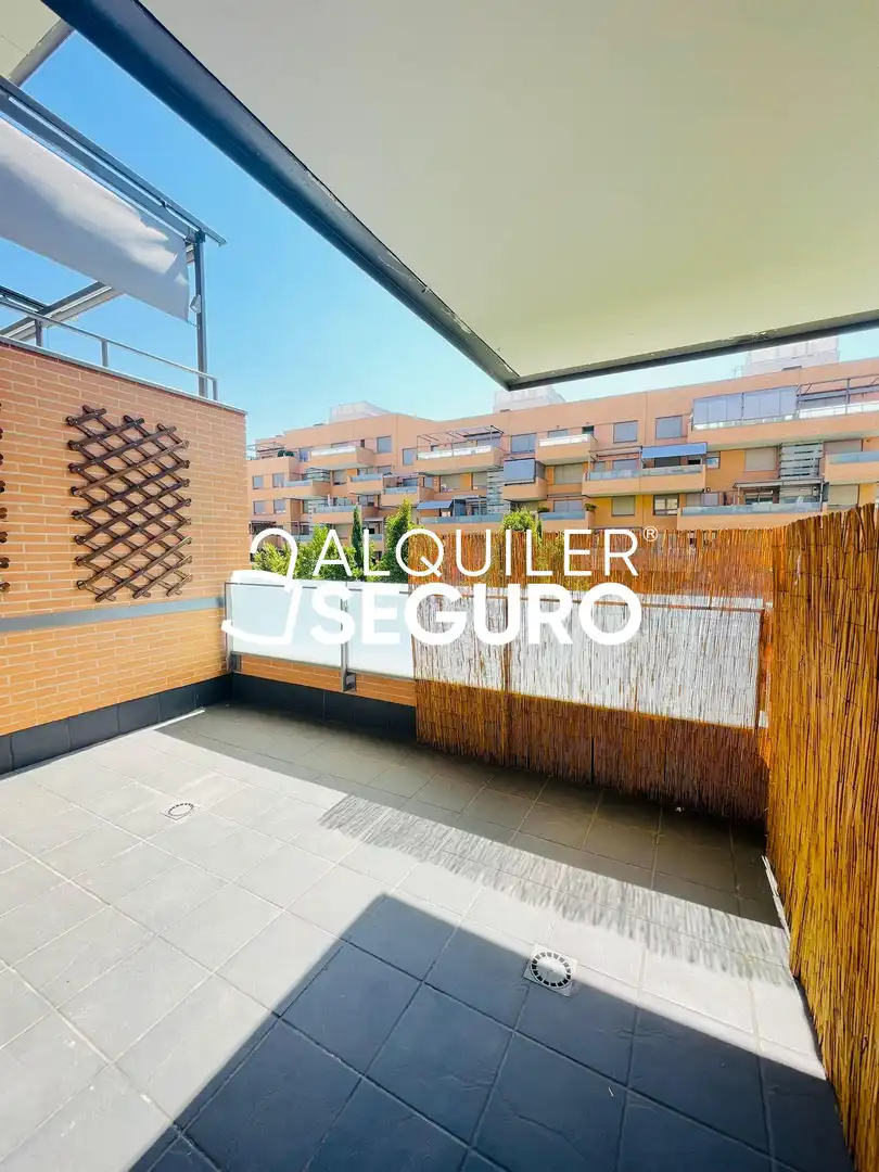 Vista exterior de Pis de lloguer en Madrid amb Aire condicionat, Calefacció i Piscina