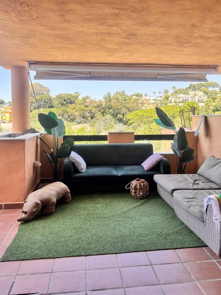 Sala d'estar de Apartament en venda en Marbella amb Aire condicionat, Terrassa i Traster