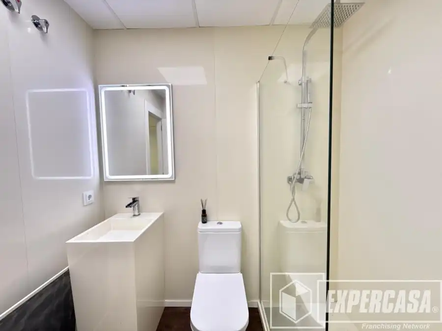 Bathroom of Houses for sale in Domeño  with Air Conditioner and Terrace