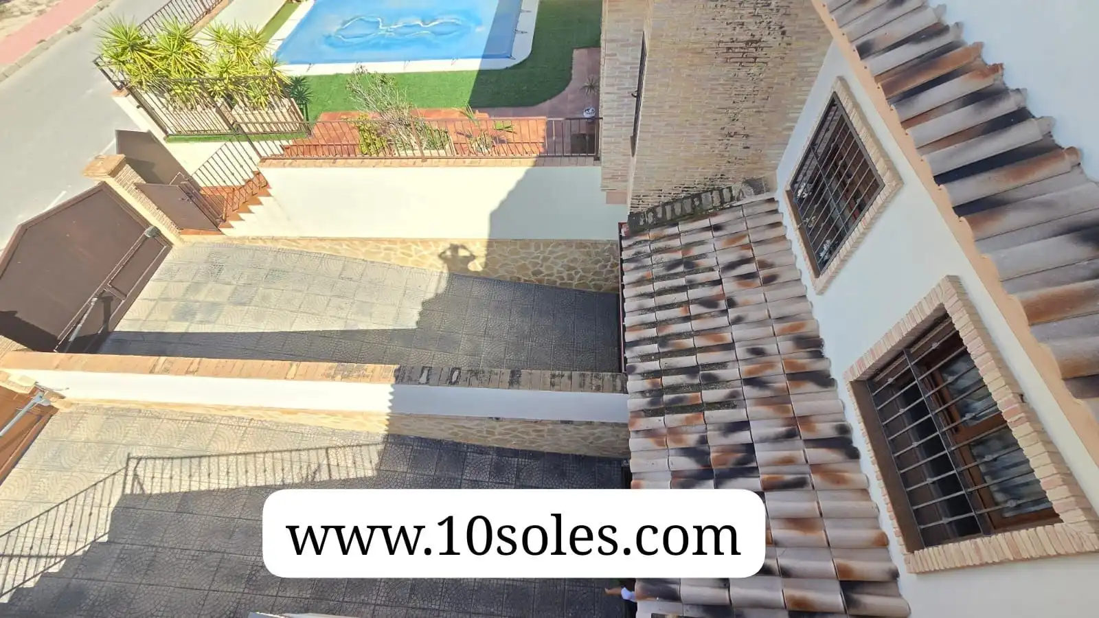 Vista exterior de Casa adosada en venta en Bigastro con Terraza, Trastero y Piscina
