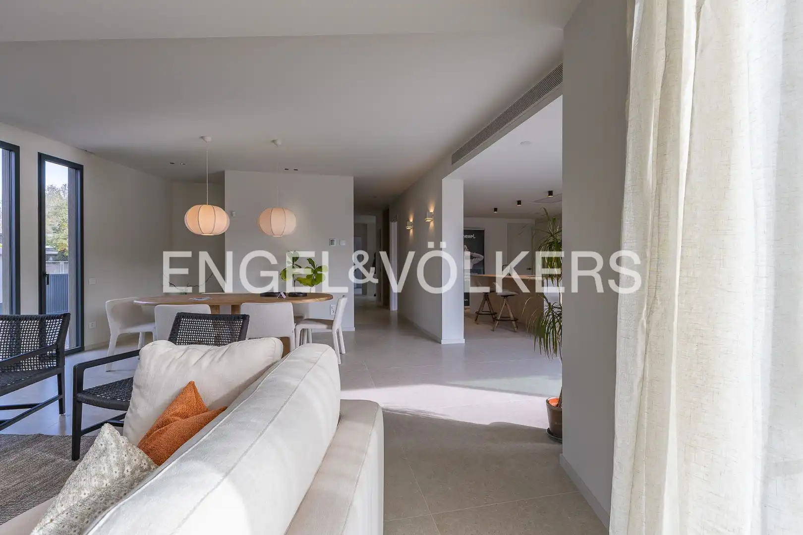 Living room of Houses for sale in Sant Cugat del Vallès  with Air Conditioner, Heating and Private garden