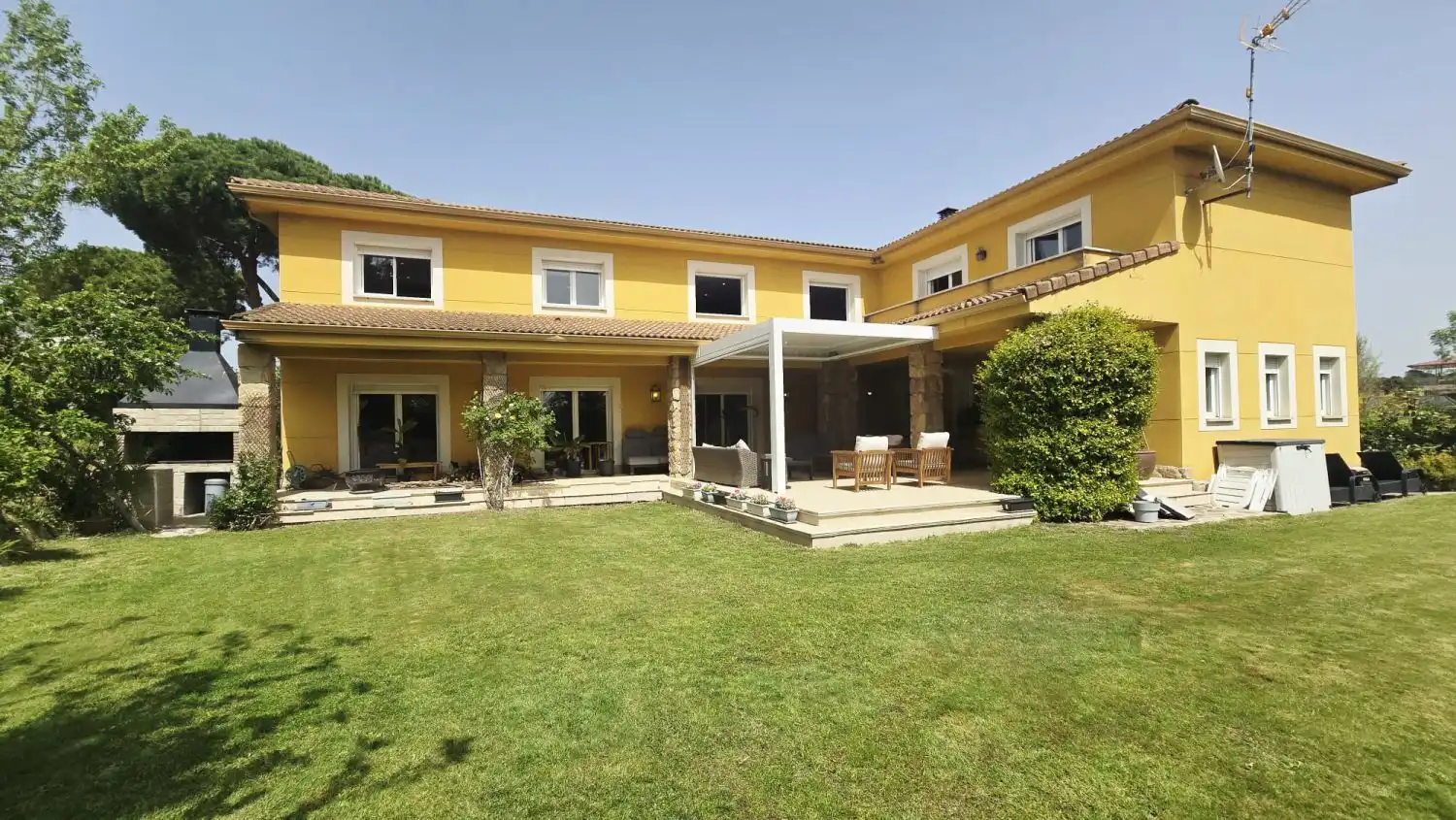 Vista exterior de Casa o xalet de lloguer en Algete amb Calefacció, Terrassa i Traster