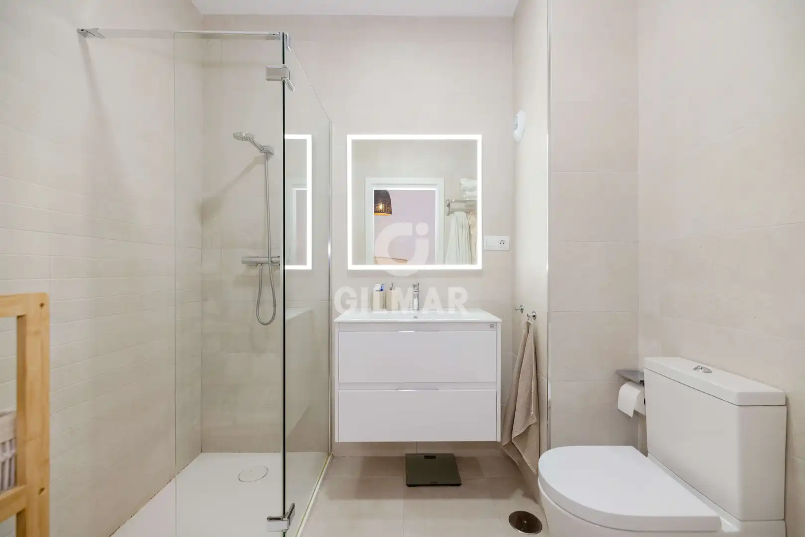 Baño de Piso en venta en Torremolinos con Calefacción, Jardín privado y Trastero