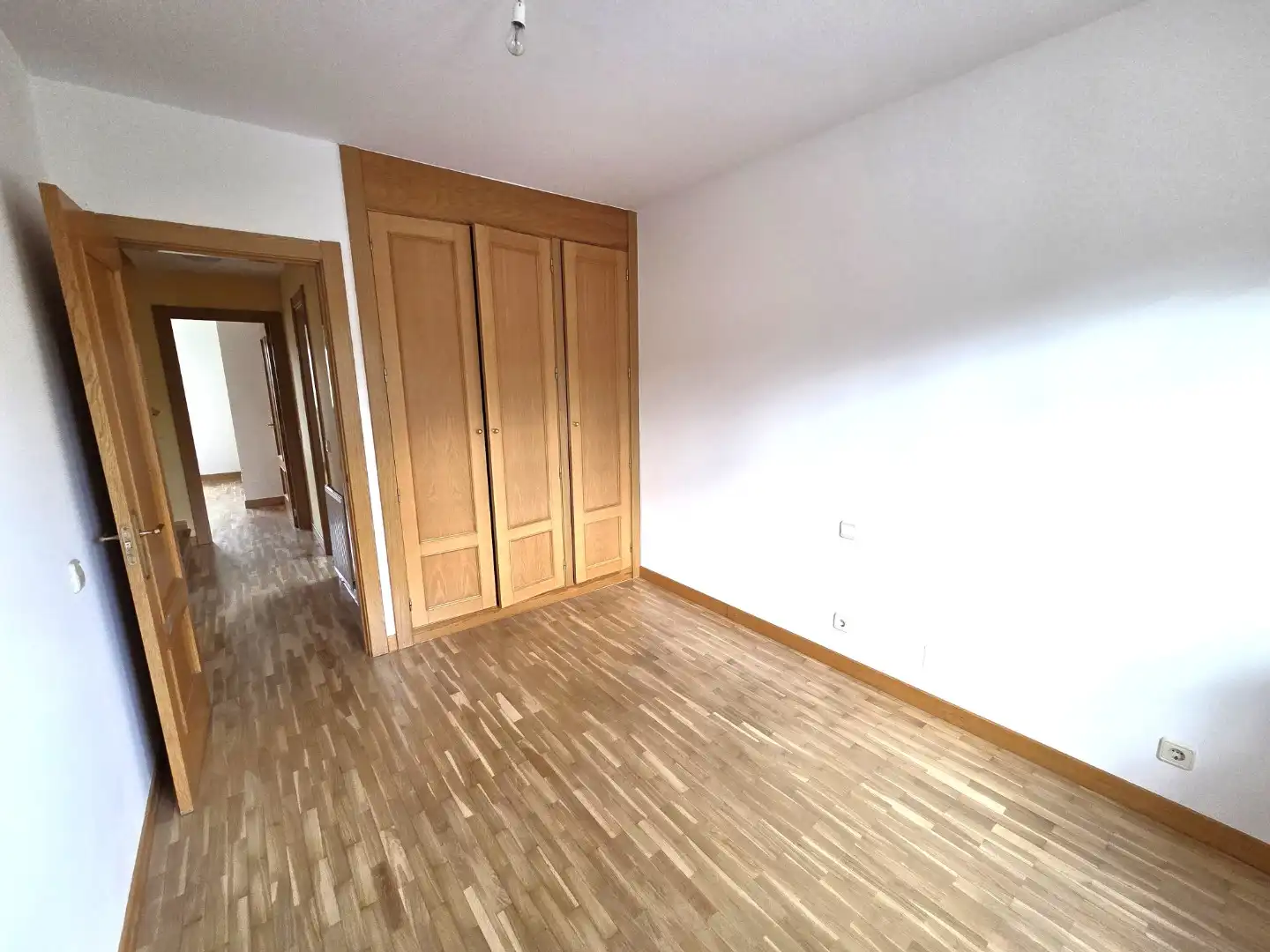Habitación de Casa adosada en venta en Cardeñadijo con Calefacción, Jardín privado y Terraza