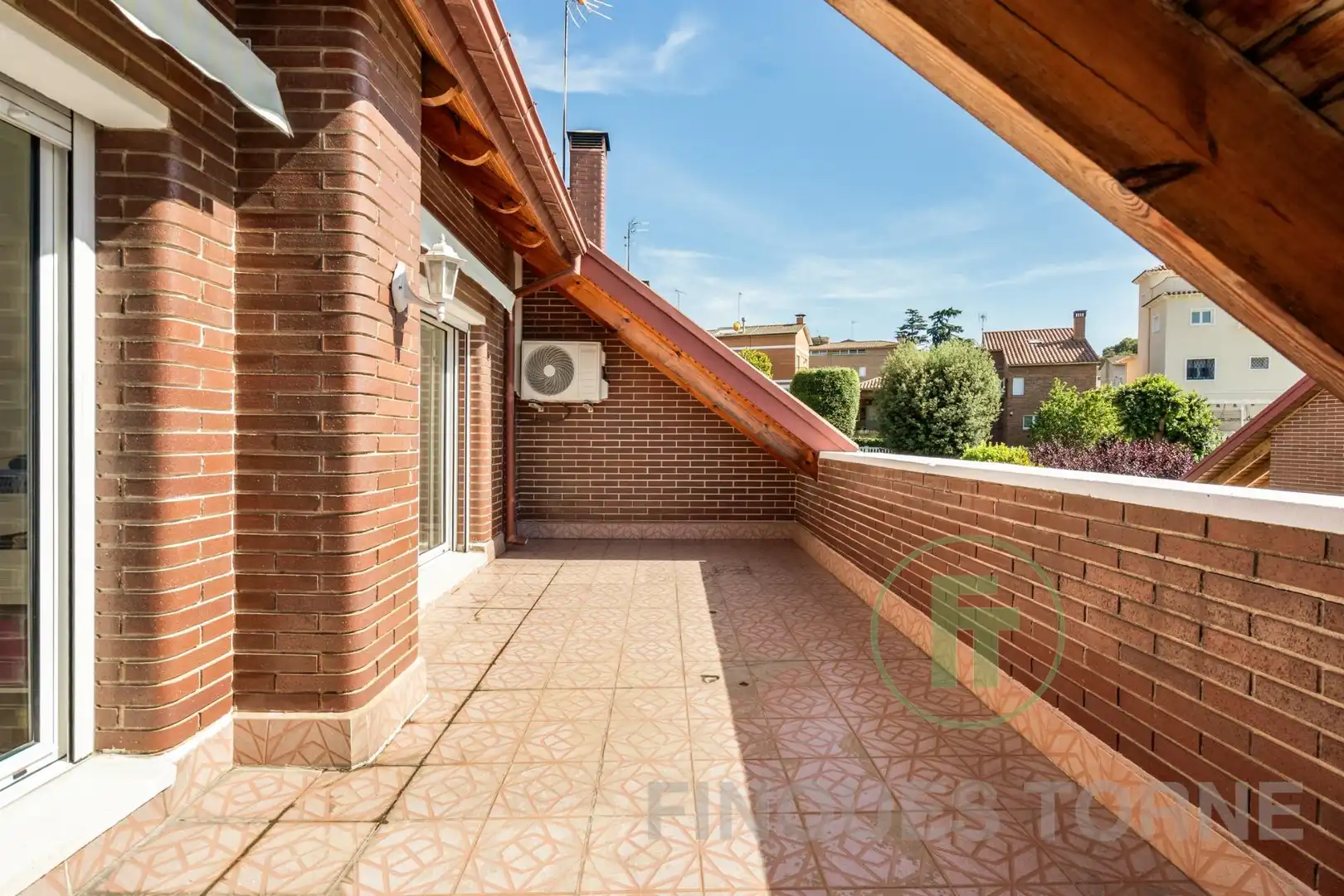 Terrassa de Casa o xalet en venda en Montcada i Reixac amb Aire condicionat, Jardí privat i Parquet