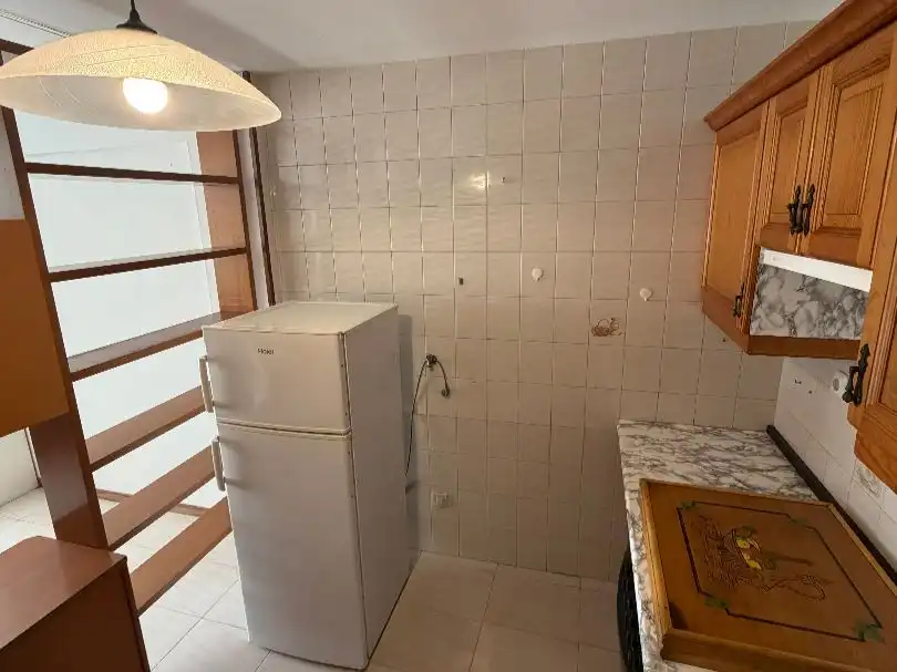 Cuina de Apartament en venda en A Coruña Capital  amb Parquet, Traster i Moblat