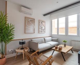 Sala d'estar de Apartament en venda en  Madrid Capital amb Aire condicionat i Calefacció