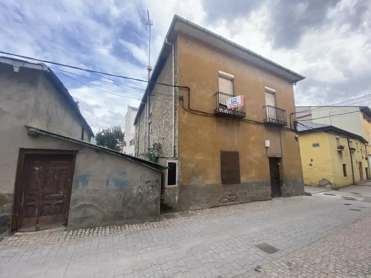 Exterior view of Houses for sale in Ponferrada  with Balcony