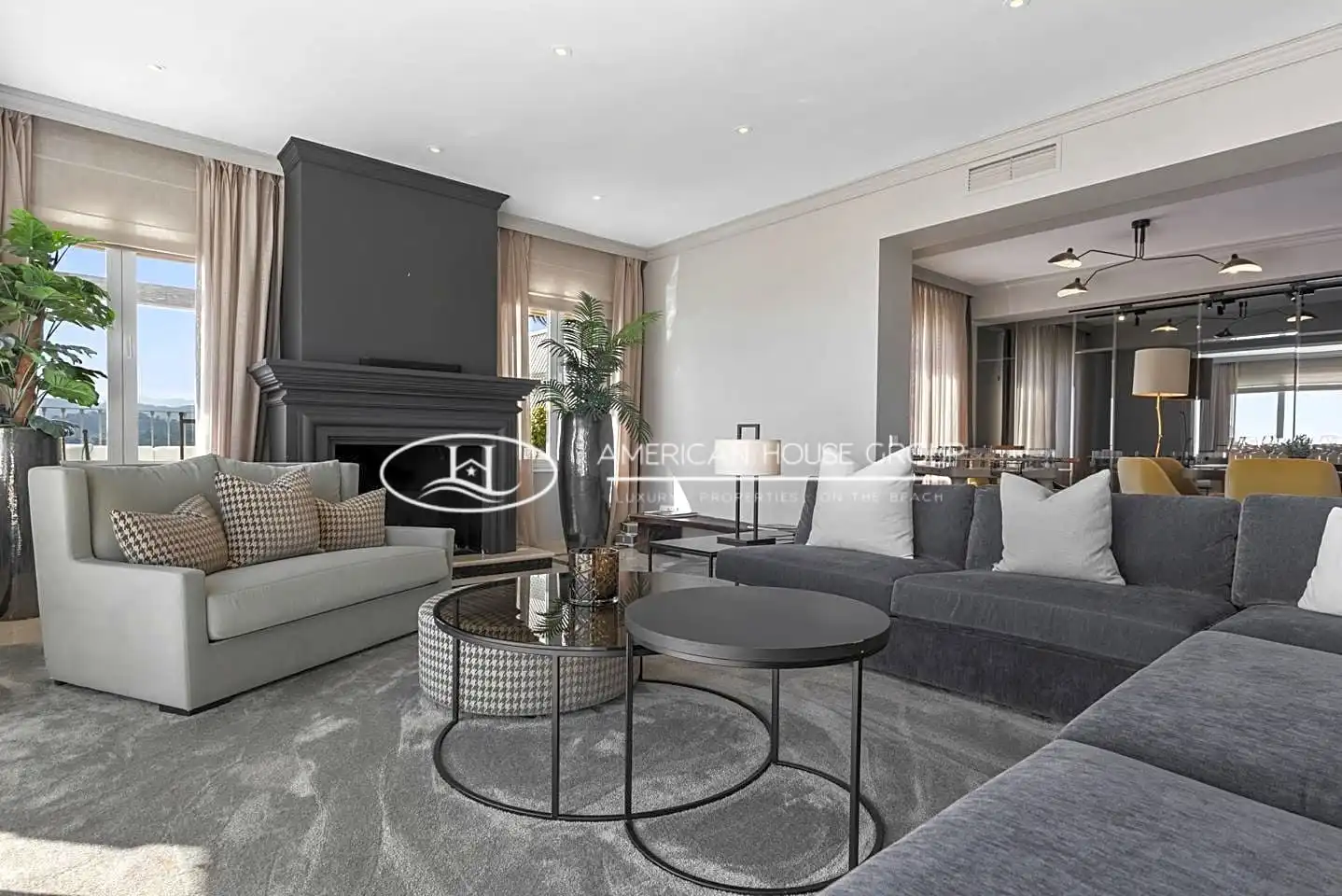 Sala de estar de Dúplex en venta en Benahavís con Aire acondicionado y Terraza