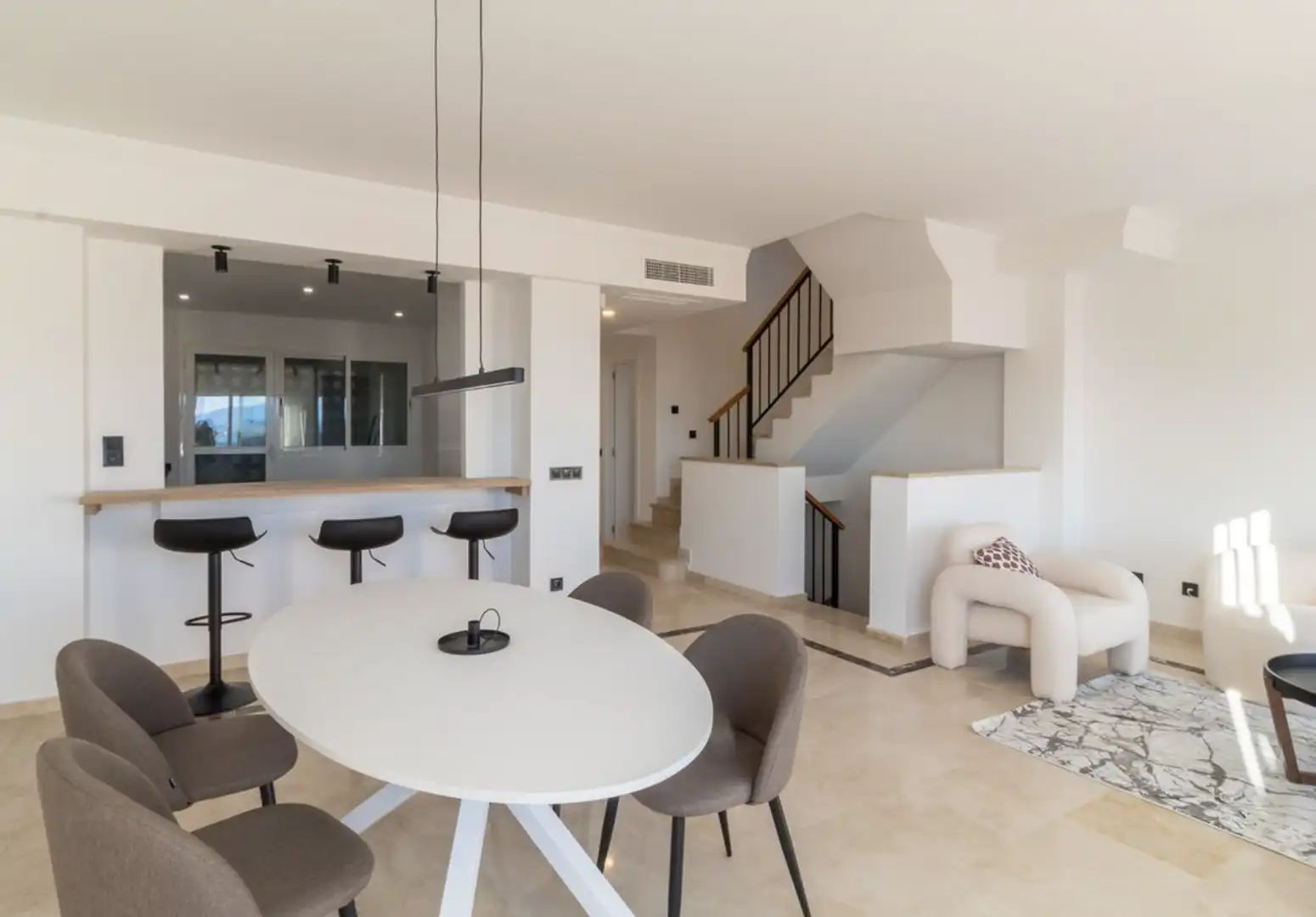 Casa a schiera con terrazza in vendita a La Duquesa, imagen 2