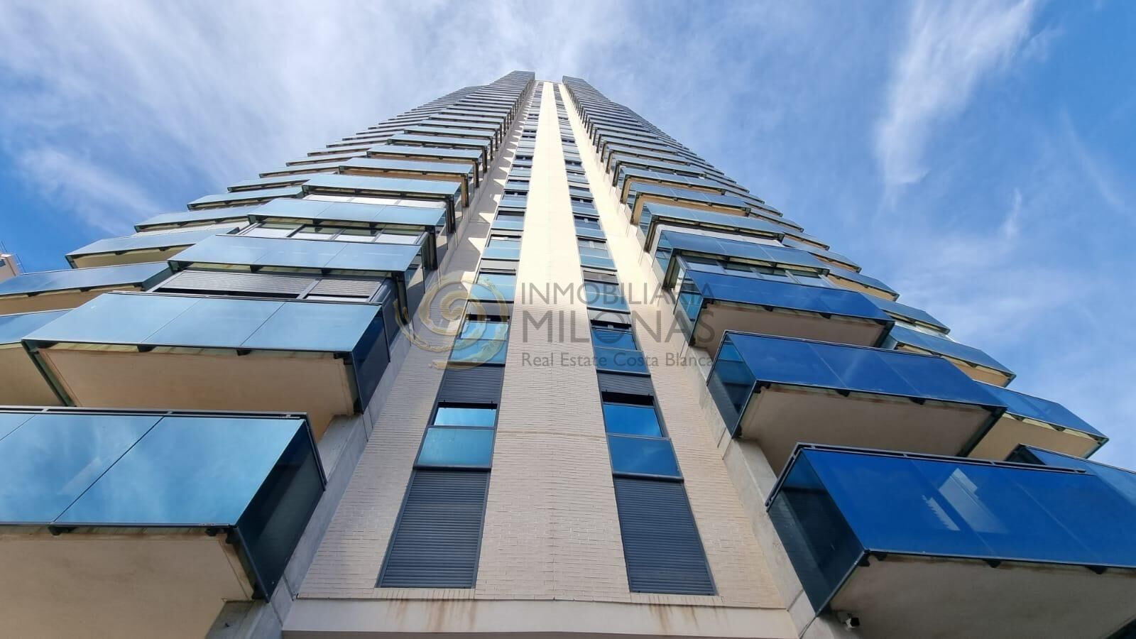 Vista exterior de Apartament de lloguer en Benidorm amb Aire condicionat, Jardí privat i Terrassa