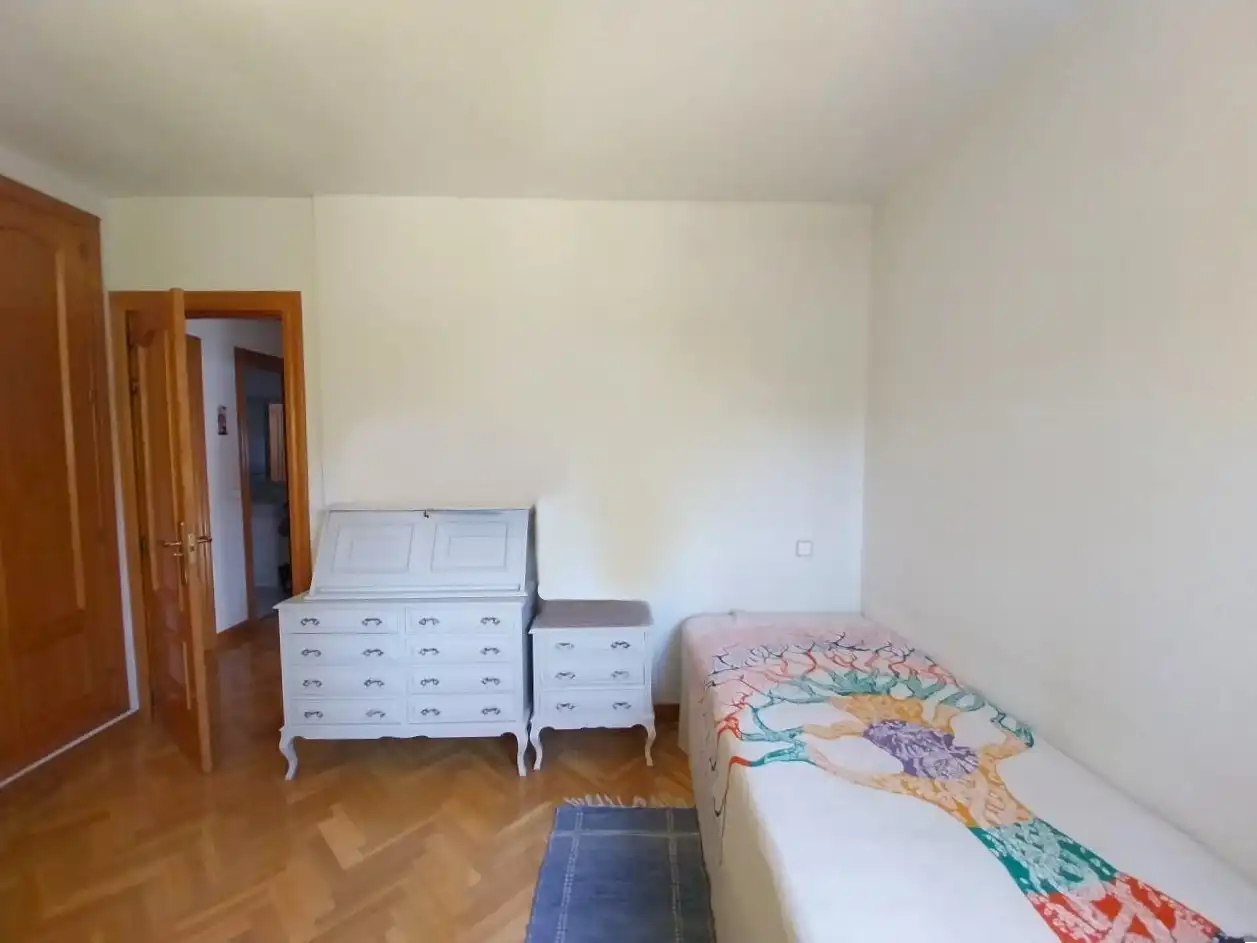 Habitación de Casa o chalet en venta en Pozuelo de Alarcón con Aire acondicionado, Calefacción y Jardín privado