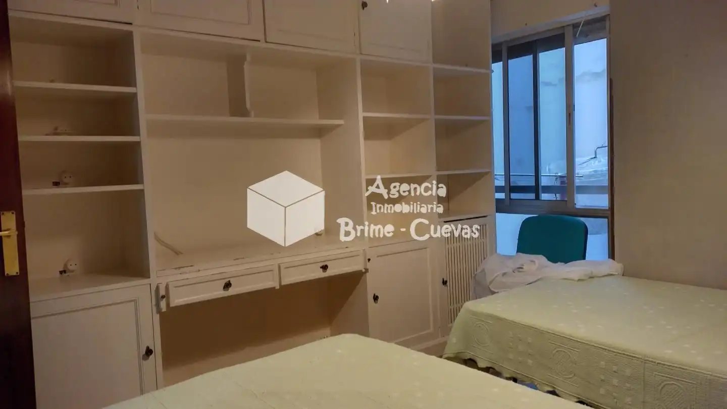 Habitación de Piso de alquiler en Oviedo  con Calefacción