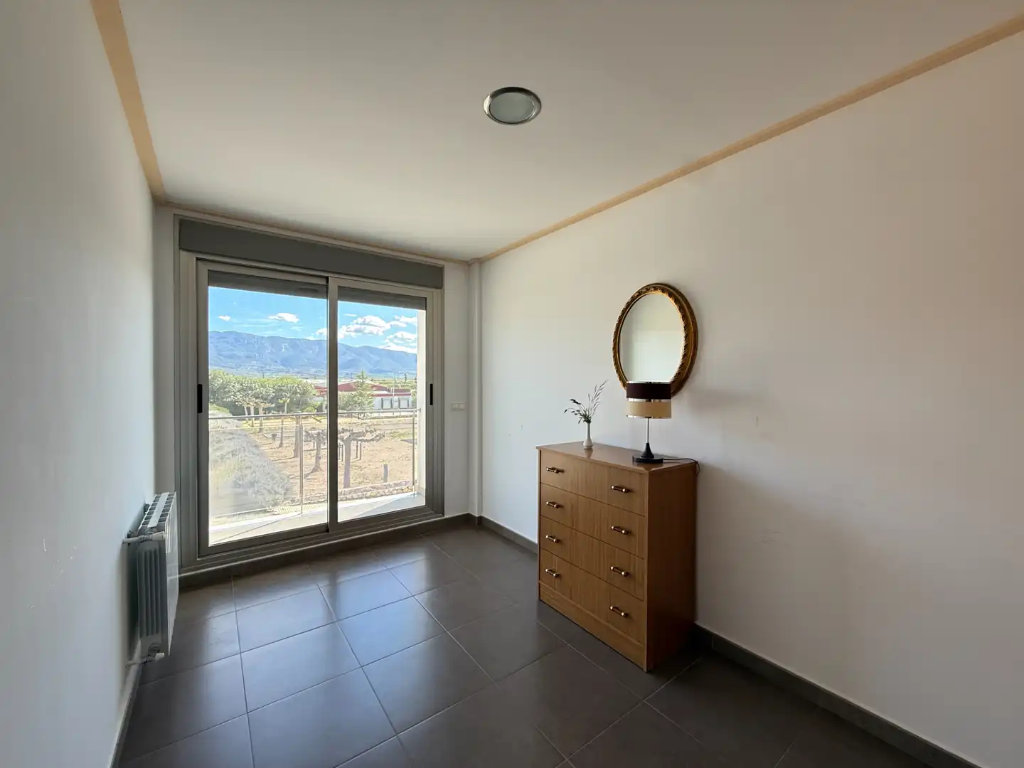 Schlafzimmer von Einfamilien-Reihenhaus zum Verkauf in La Pobla del Duc mit Klimaanlage, Heizung und Terrasse