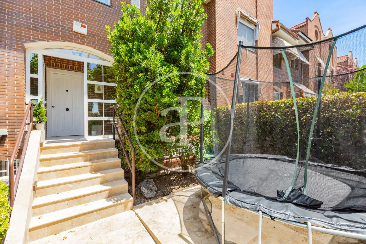Vista exterior de Casa adosada de alquiler en Las Rozas de Madrid con Aire acondicionado, Calefacción y Jardín privado