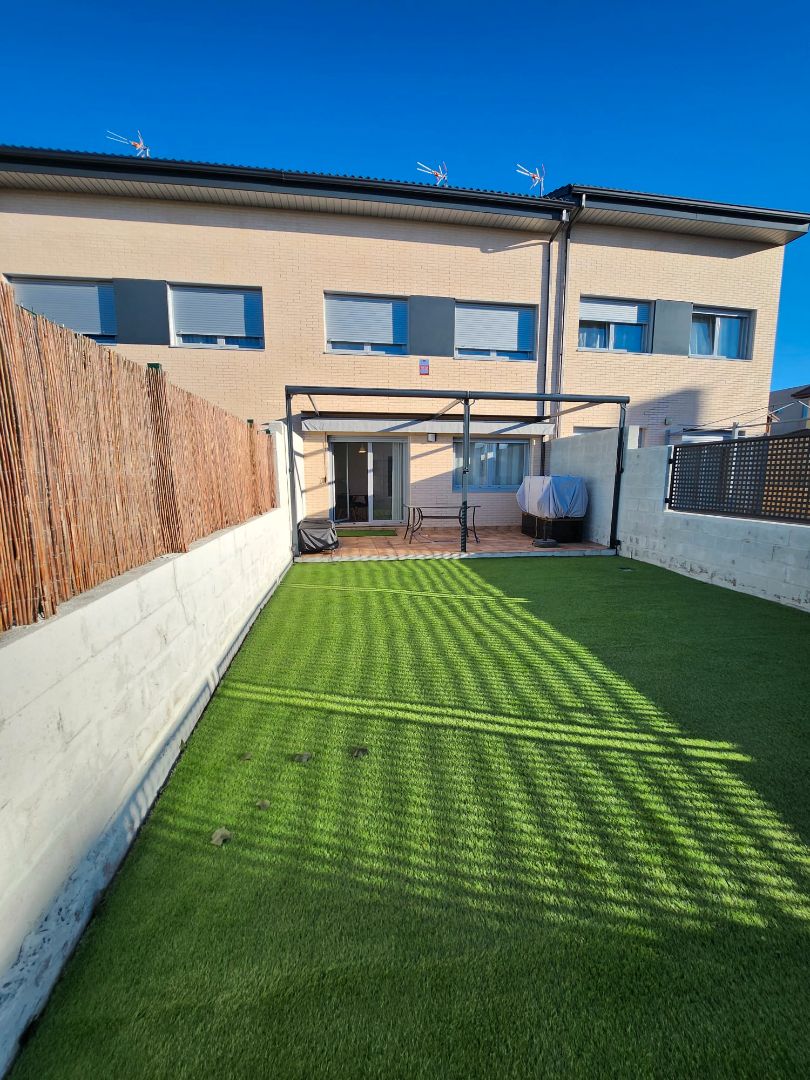 Single-family semi-detached for sale in Calle Saja-Besaya, Villalbilla pueblo