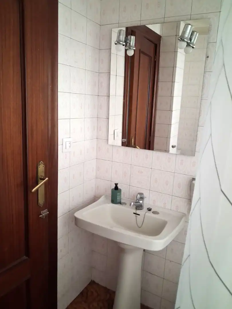 Bathroom of Flat for sale in Zaragoza  with Heating, Terrace and Storage room