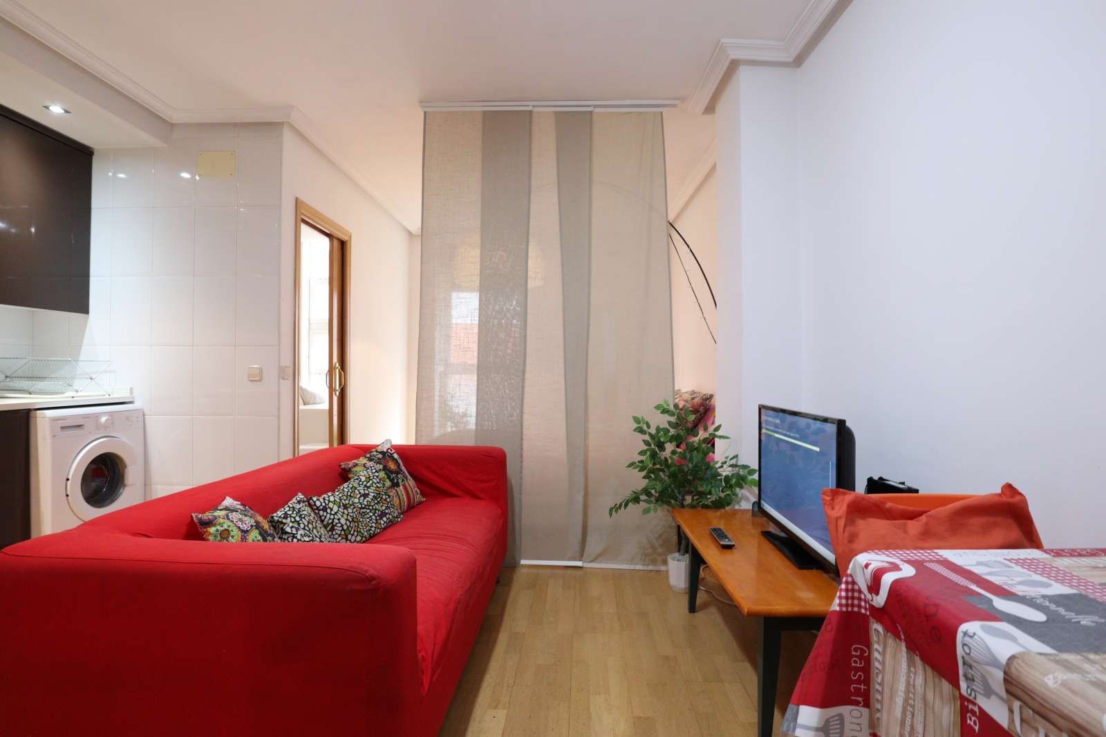 Living room of Study to share in  Madrid Capital  with Air Conditioner and Terrace
