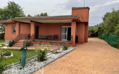 Exterior view of House or chalet for sale in El Casar de Escalona  with Air Conditioner, Terrace and Swimming Pool