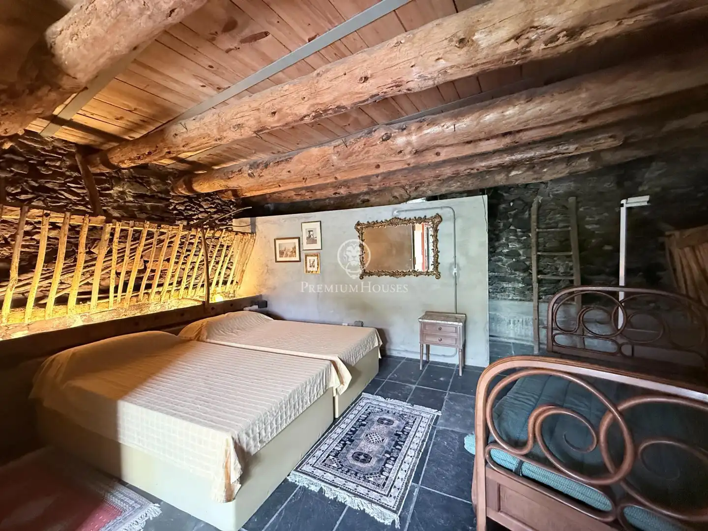 Dormitori de Finca rústica en venda en Guils de Cerdanya amb Jardí privat i Traster