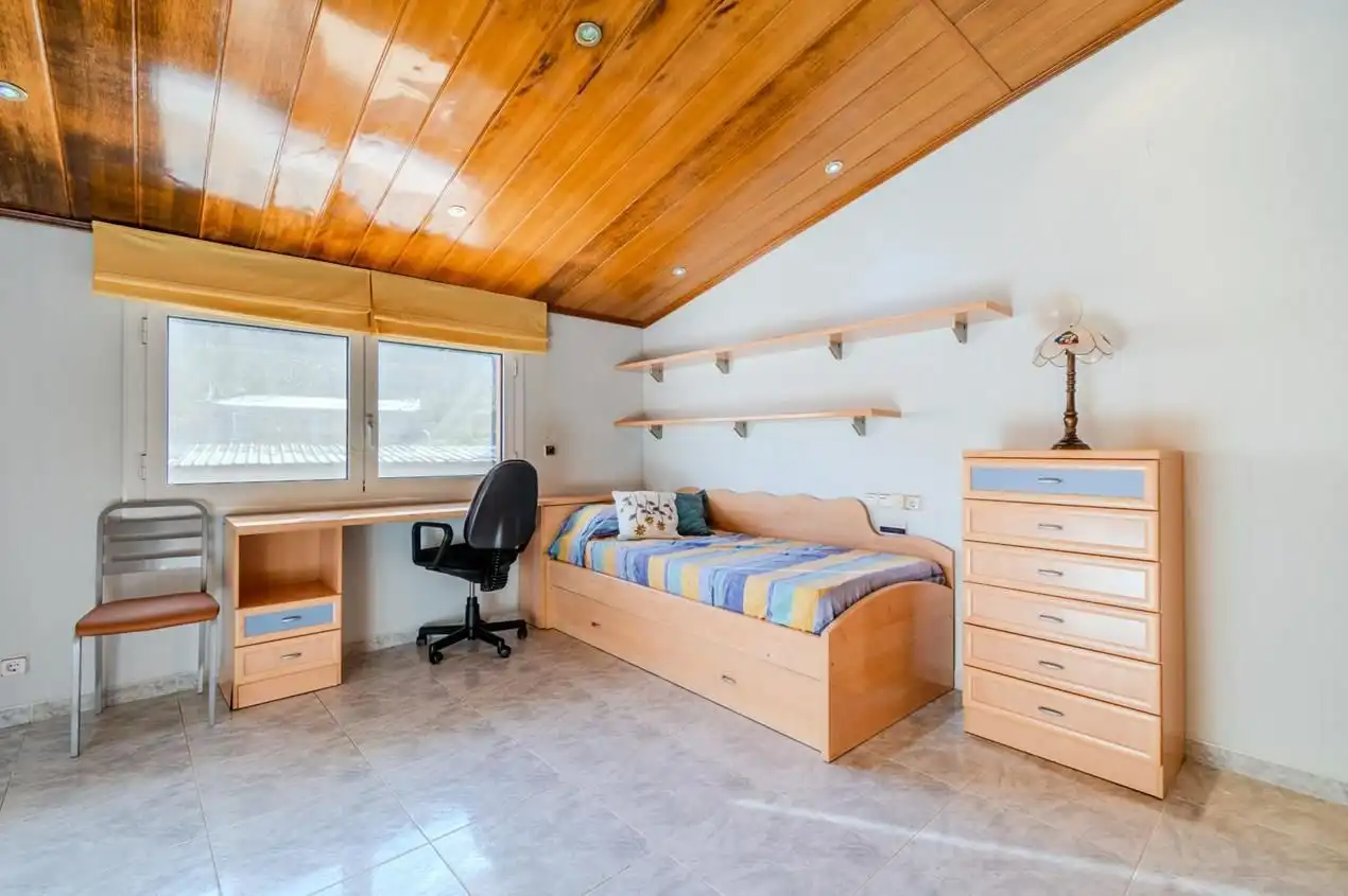Habitación de Casa adosada en venta en Celrà