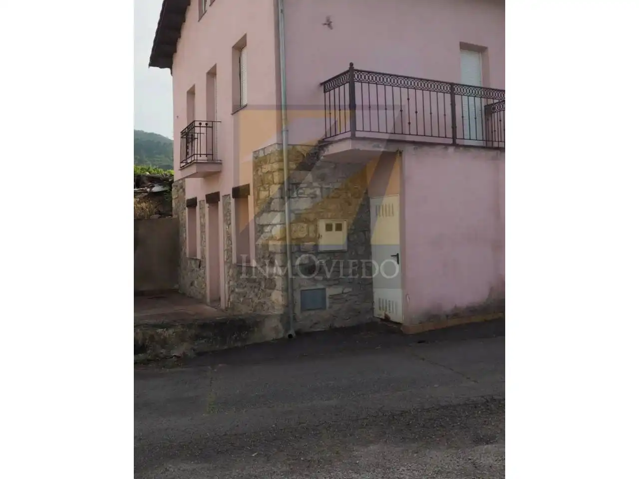 Vista exterior de Casa o xalet en venda en Oviedo  amb Terrassa