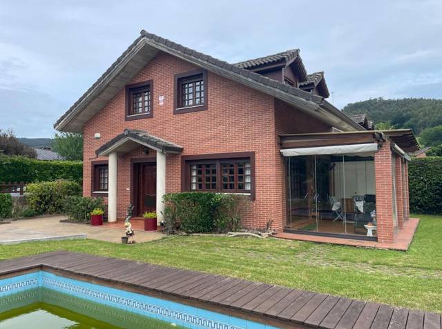 Casa adosada en Venta en Barrio EL PUENTE URB LA CALERA en Guriezo