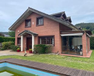 Vista exterior de Casa adosada en venda en Guriezo amb Terrassa, Piscina i Balcó