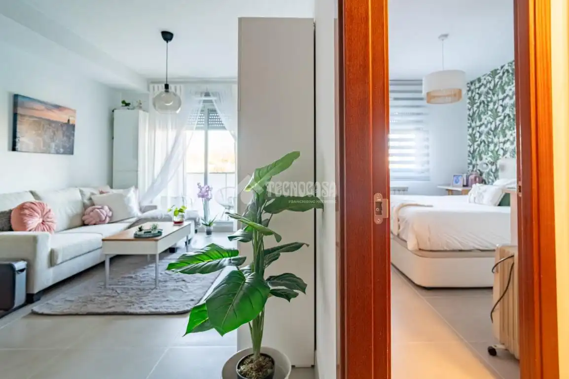 Bedroom of Flat for sale in Granada  with Air Conditioner, Heating and Terrace