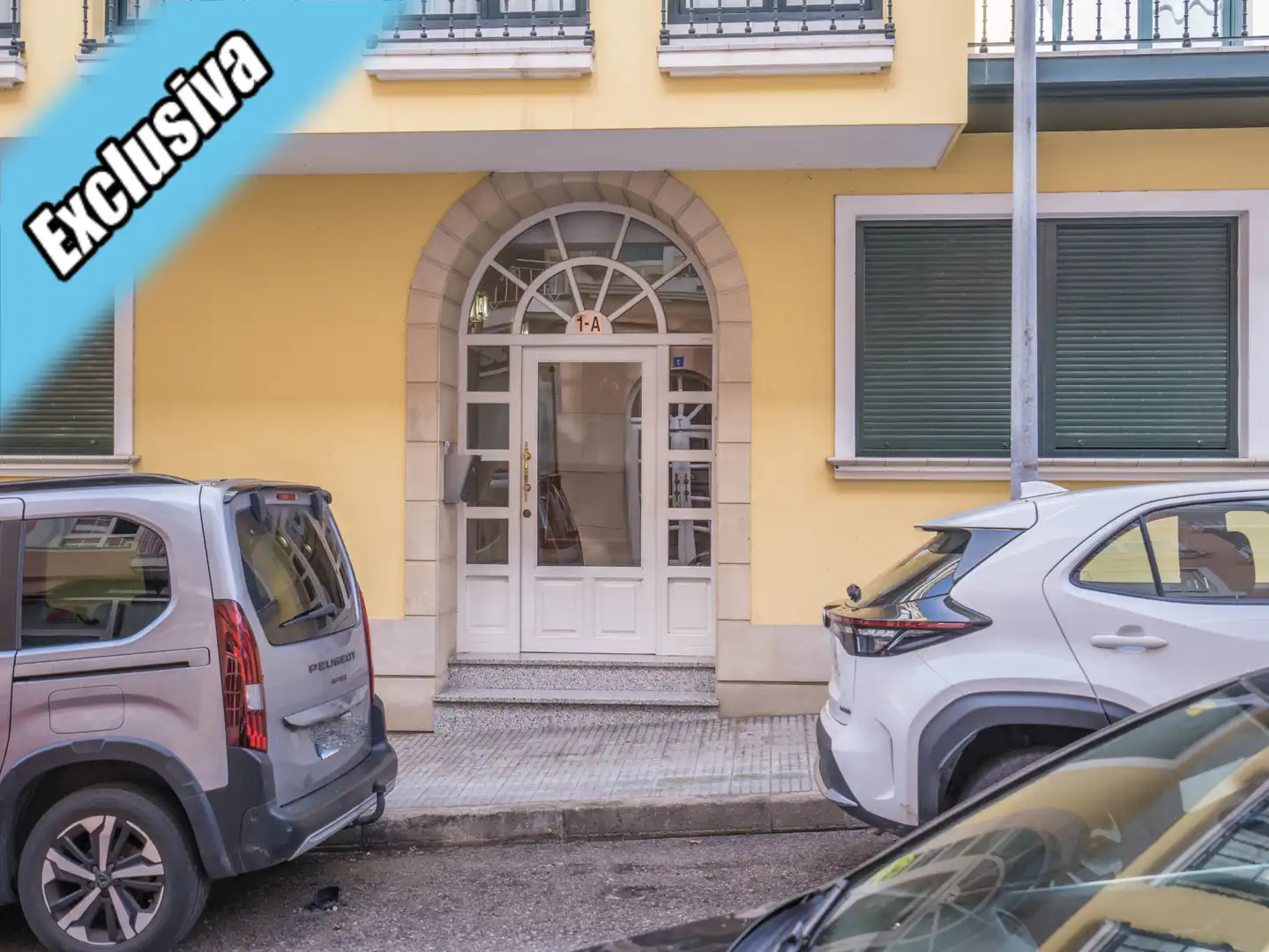 Außenansicht von Maisonette zum Verkauf in Laredo mit Heizung, Parkett und Balkon