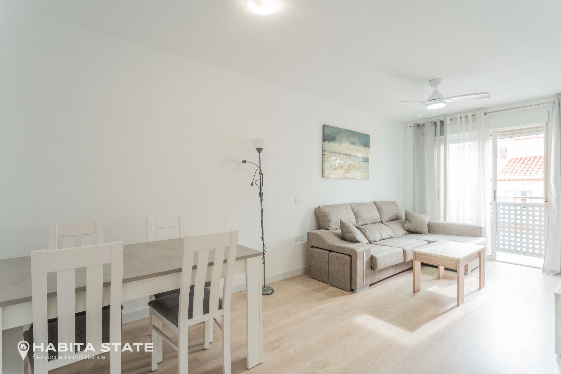 Sala d'estar de Pis en venda en Roquetas de Mar amb Moblat, Forn i Rentadora