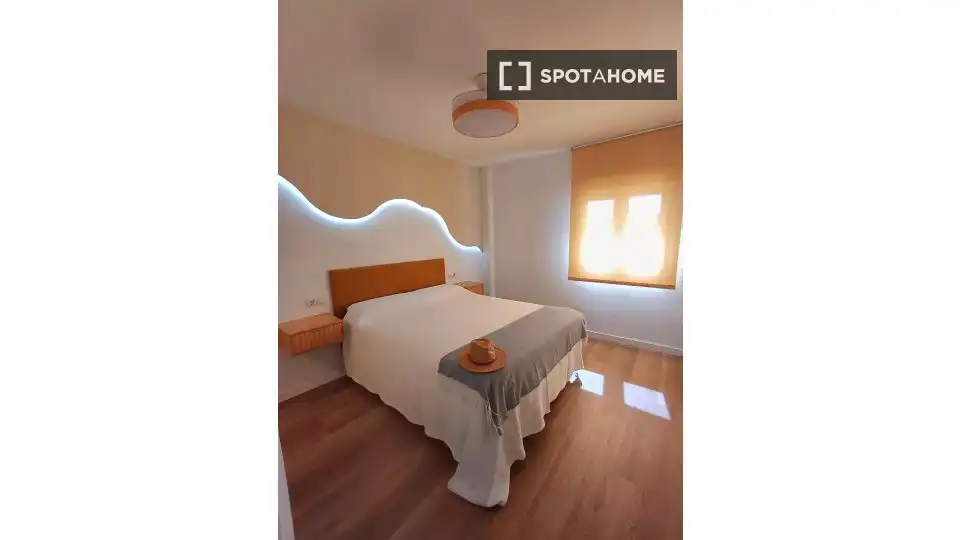 Dormitori de Apartament per a compartir en Ronda amb Aire condicionat, Terrassa i Moblat